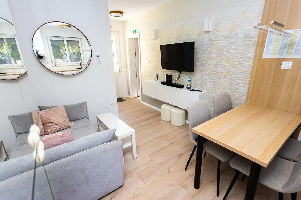 Nada Apartment Split