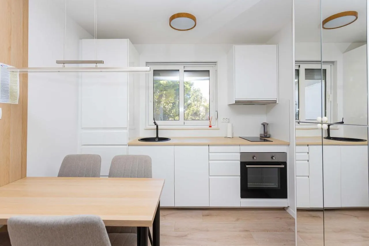 Nada Apartment Split