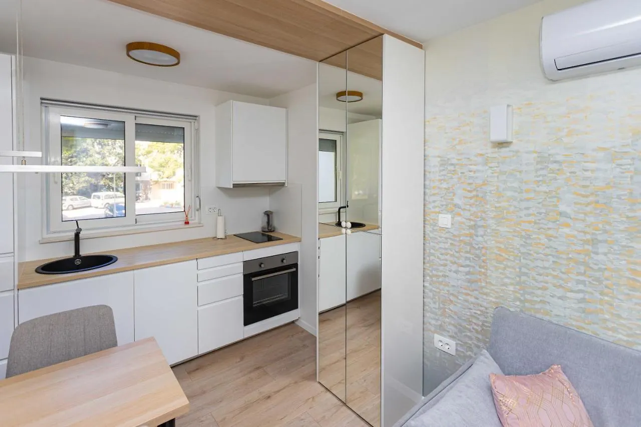 Nada Apartment Split
